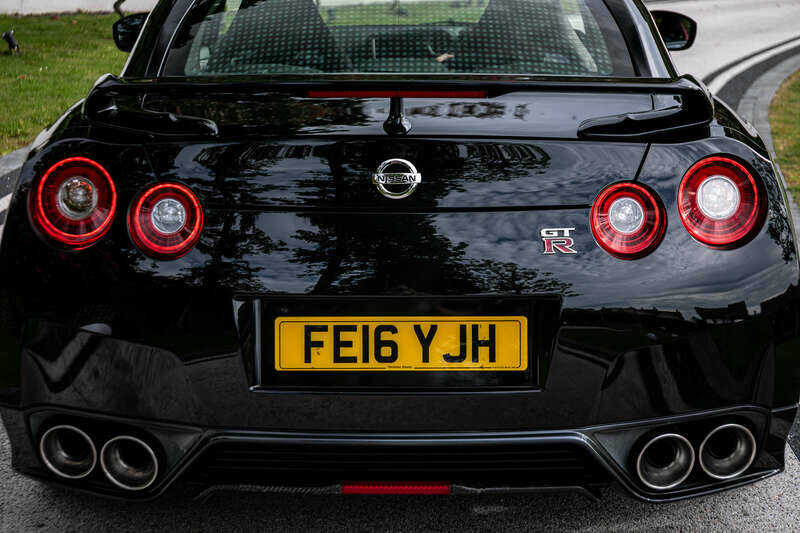 Bild 35/37 von Nissan GT-R Black Edition (2016)
