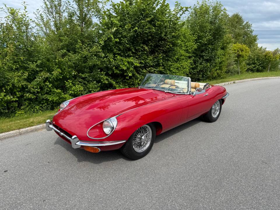Image 1/35 of Jaguar E-Type (1969)