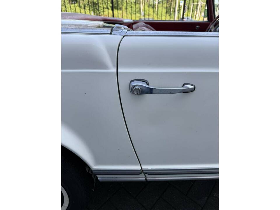 Image 19/50 of Mercedes-Benz 230 SL (1967)