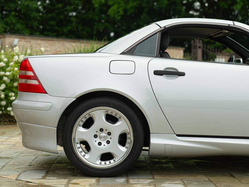 Obraz 28/50 pojazdu Mercedes-Benz SLK 230 Kompressor (1997)