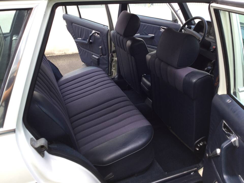 Immagine 14/39 di Mercedes-Benz 240 TD (1983)