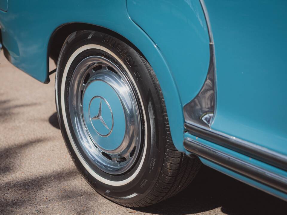 Image 20/50 of Mercedes-Benz 220 a (1956)