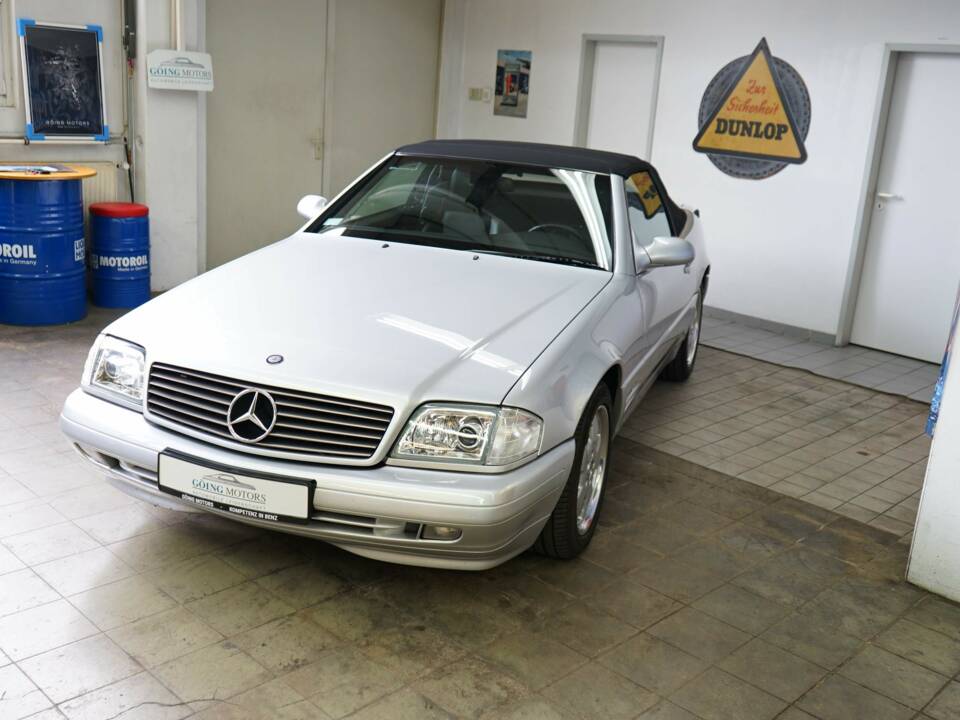 Image 9/33 of Mercedes-Benz SL 500 (2001)