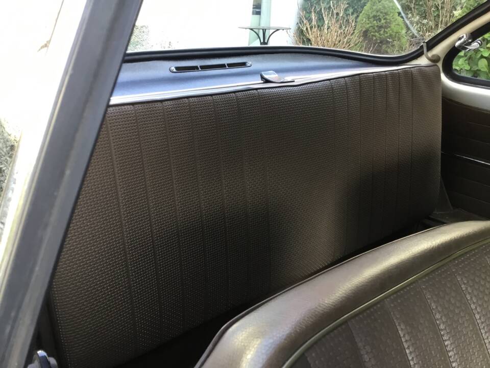 Image 40/83 of Volkswagen Karmann Ghia 1500 (1969)