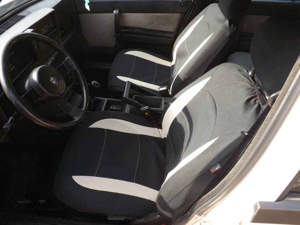 Image 11/50 of Alfa Romeo 75 2.0 (1986)