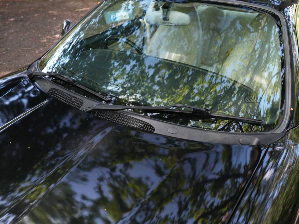 Image 31/50 of Jaguar XKR (1998)
