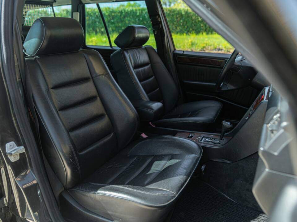 Immagine 23/44 di Mercedes-Benz 200 TE (1992)