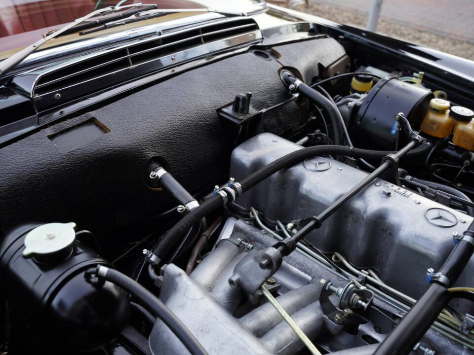 Image 17/50 of Mercedes-Benz 280 SL (1969)