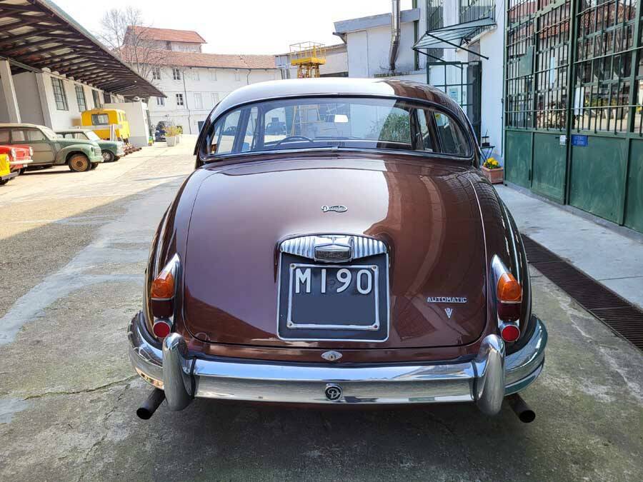 Image 11/42 of Jaguar Mk II 2.4 (1964)