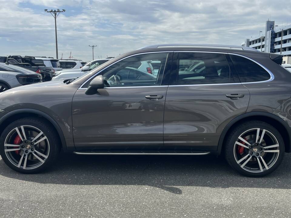 Image 4/51 de Porsche Cayenne Turbo (2011)