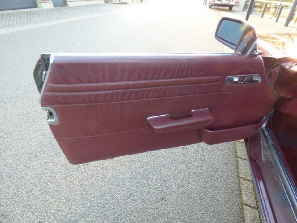 Afbeelding 15/36 van Mercedes-Benz 560 SL (1986)