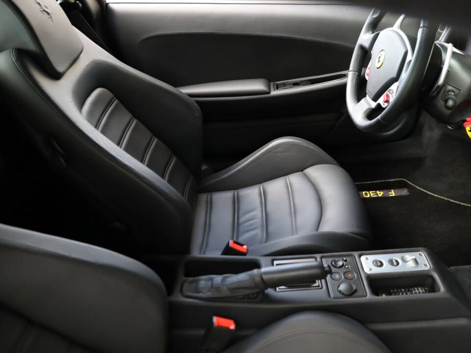 Image 24/50 de Ferrari F 430 (2010)