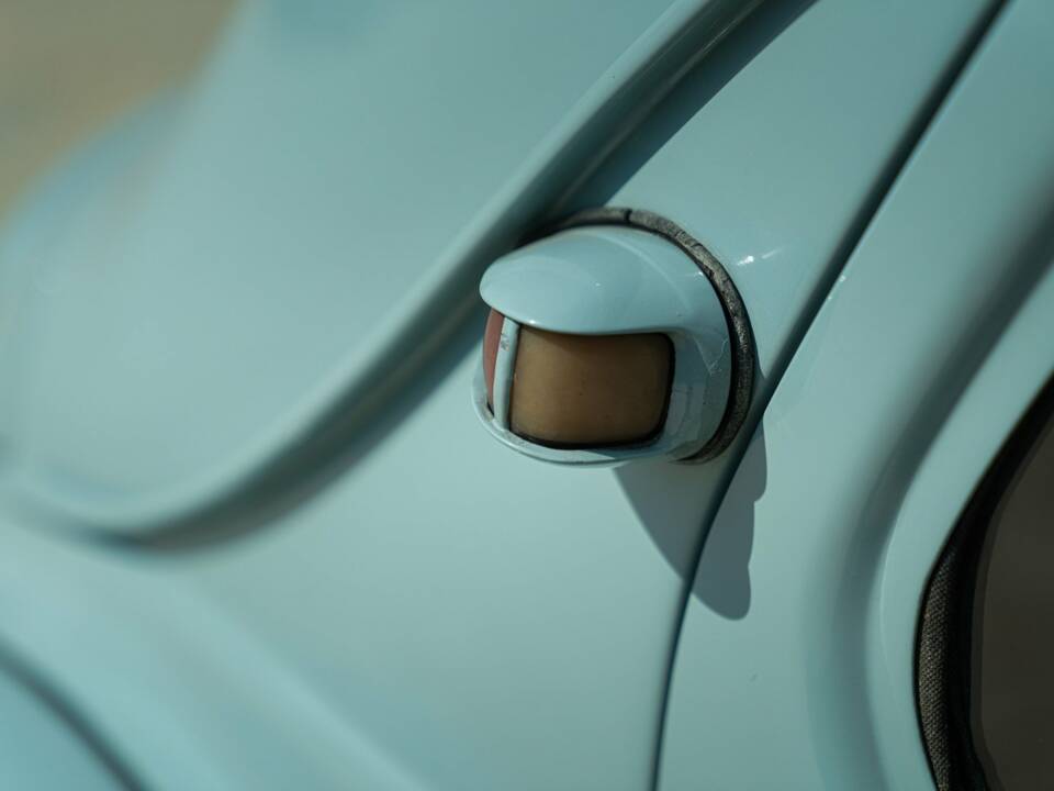 Image 25/50 of Renault 4 CV (1957)