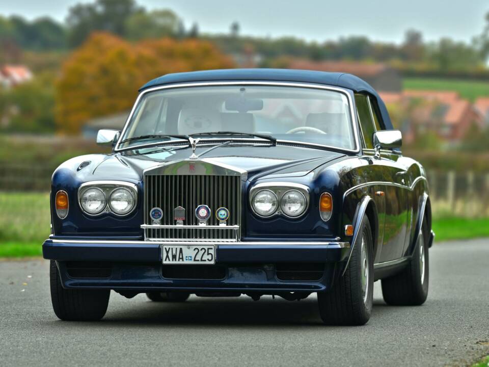 Image 17/50 of Rolls-Royce Corniche S (1995)