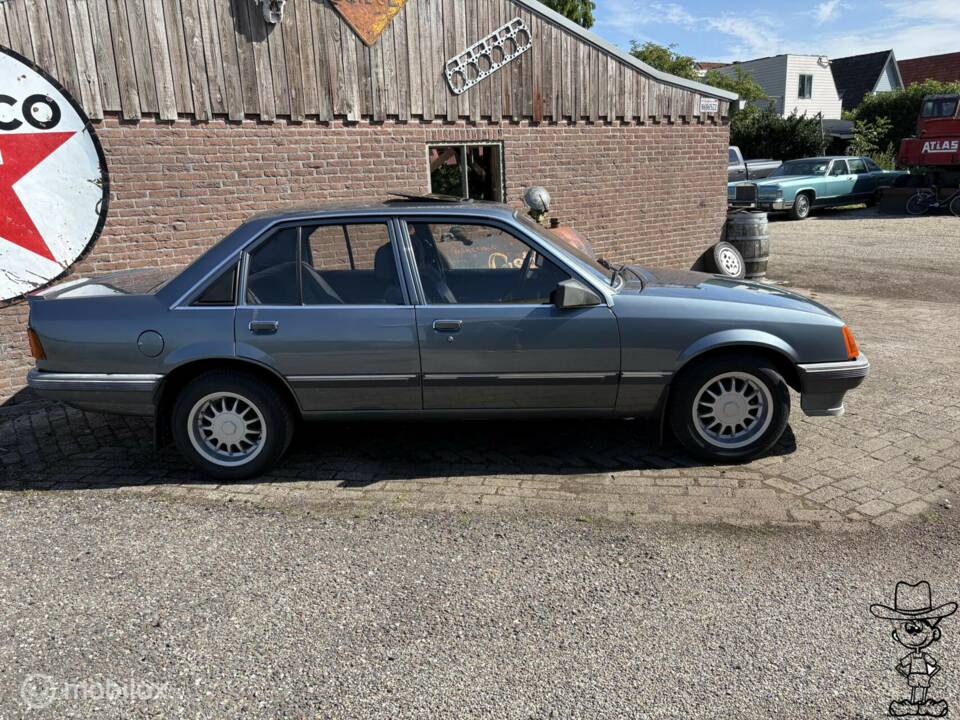 Image 3/35 de Opel Rekord 2,0 E (1985)