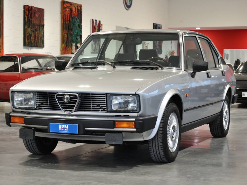 Image 2/49 of Alfa Romeo Alfetta 2.0 (1983)