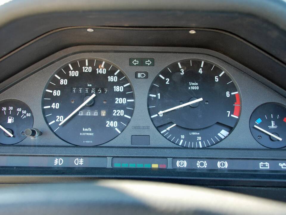 Afbeelding 17/25 van BMW 320i (1990)