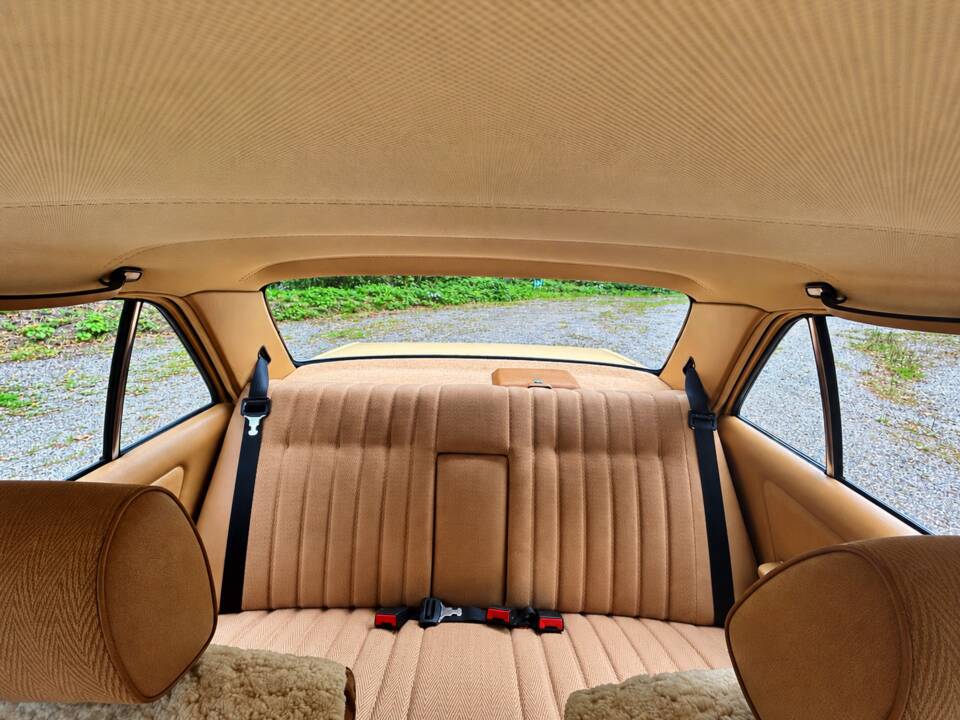 Image 8/12 of Mercedes-Benz 300 D (1980)