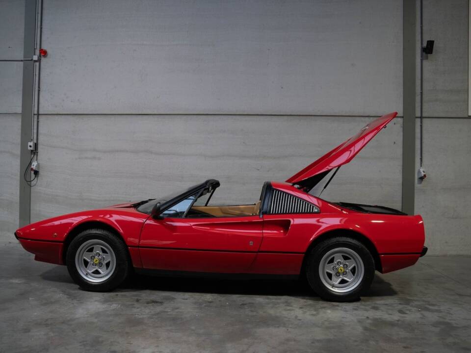 Bild 6/85 von Ferrari 308 GTSi Quattrovalvole (1985)