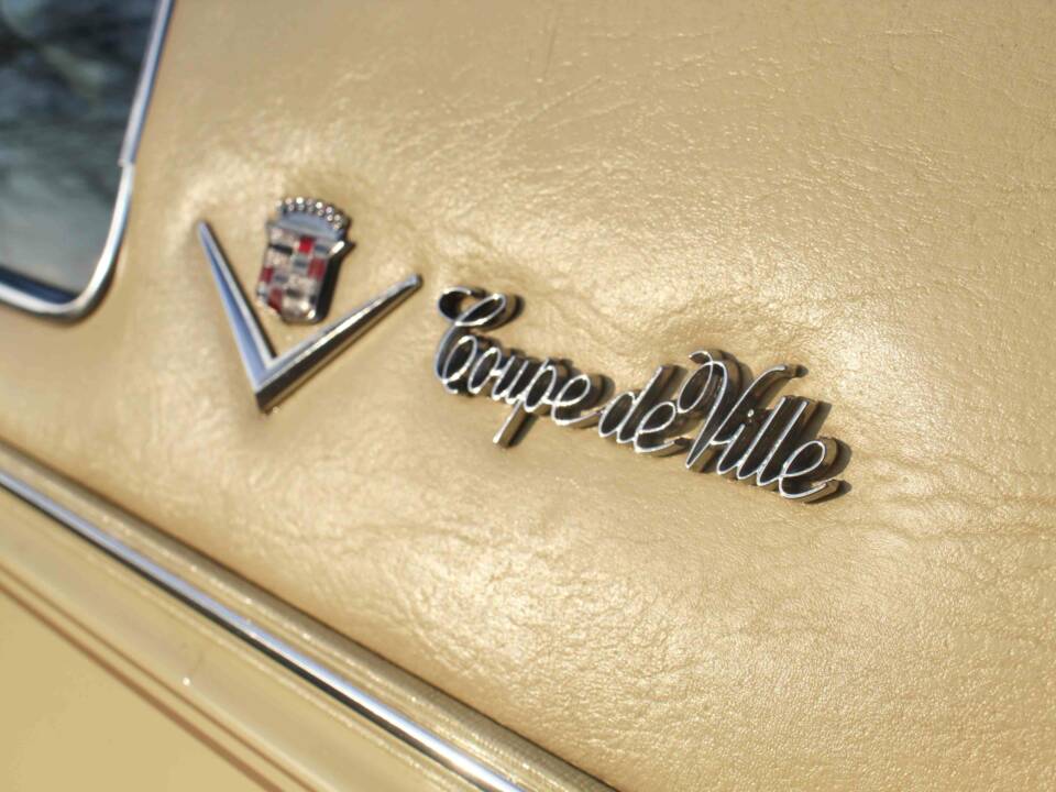 Image 22/56 of Cadillac Coupe DeVille (1977)