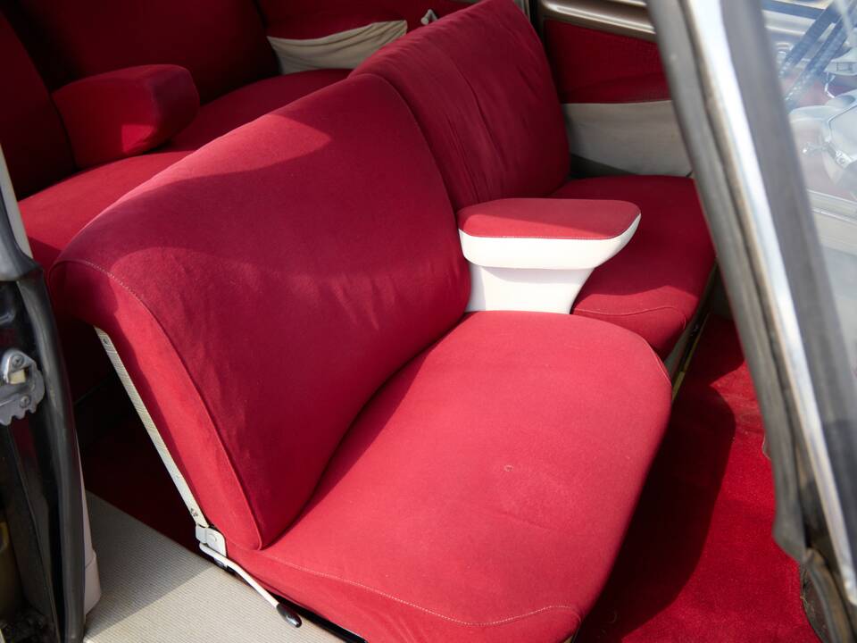 Image 16/28 of Citroën ID 19 (1966)