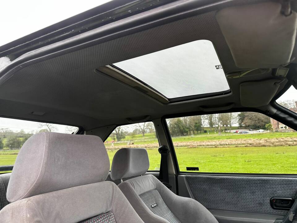 Image 24/38 de Ford Escort turbo RS (1990)