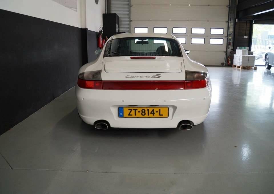 Imagen 45/50 de Porsche 911 Carrera 4 (2002)