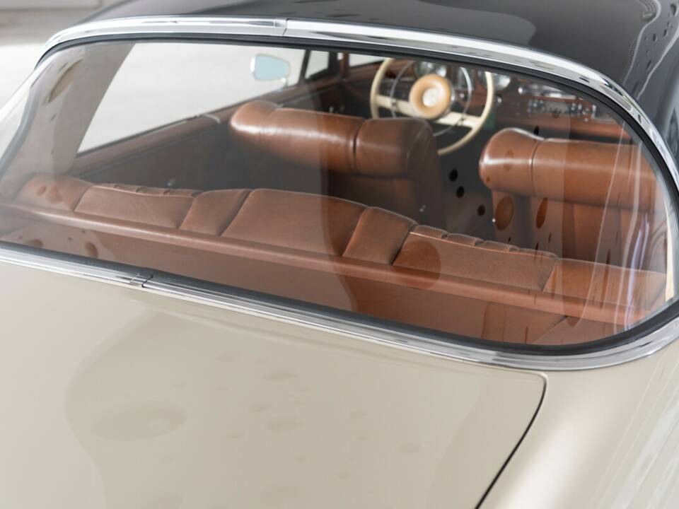 Bild 22/44 von Mercedes-Benz 220 SE b (1964)