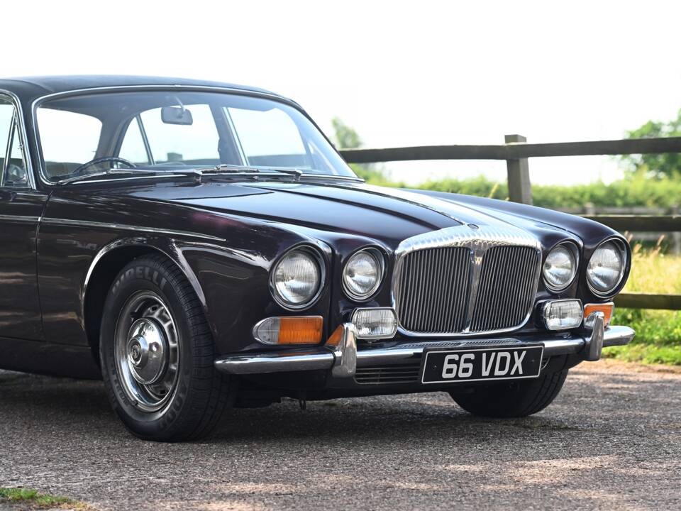 Afbeelding 16/21 van Daimler Double Six Vanden Plas (1973)