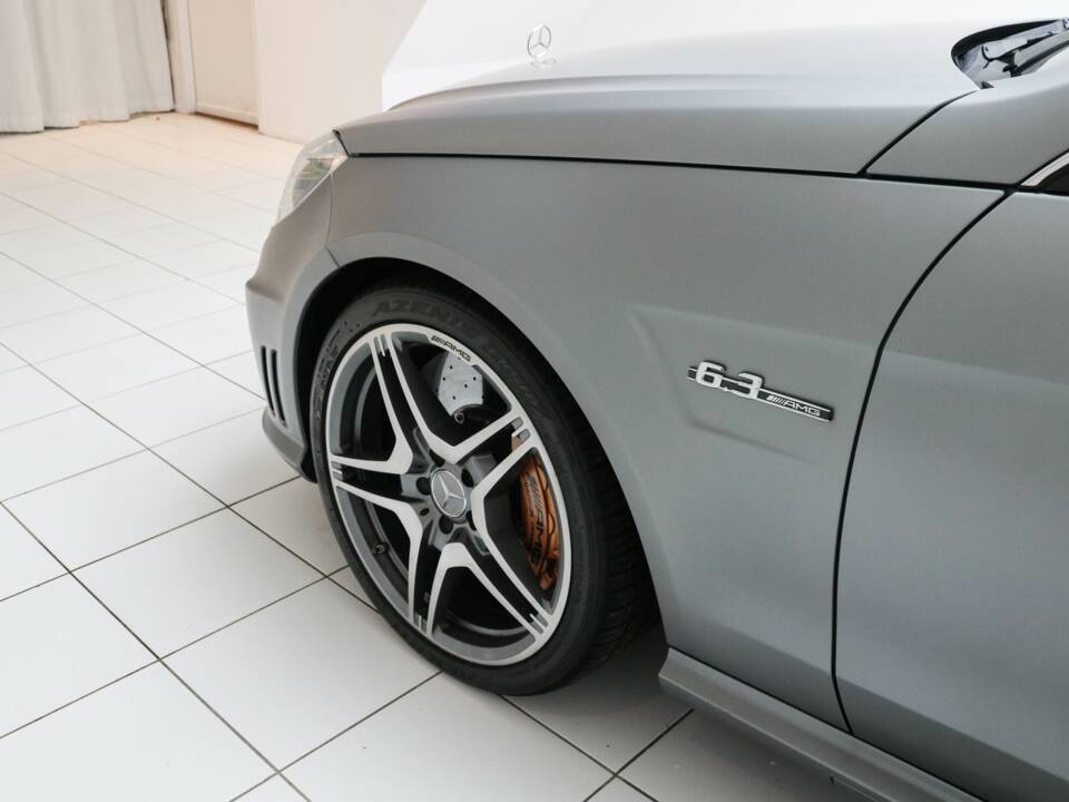 Bild 17/19 von Mercedes-Benz E 63 AMG (2009)