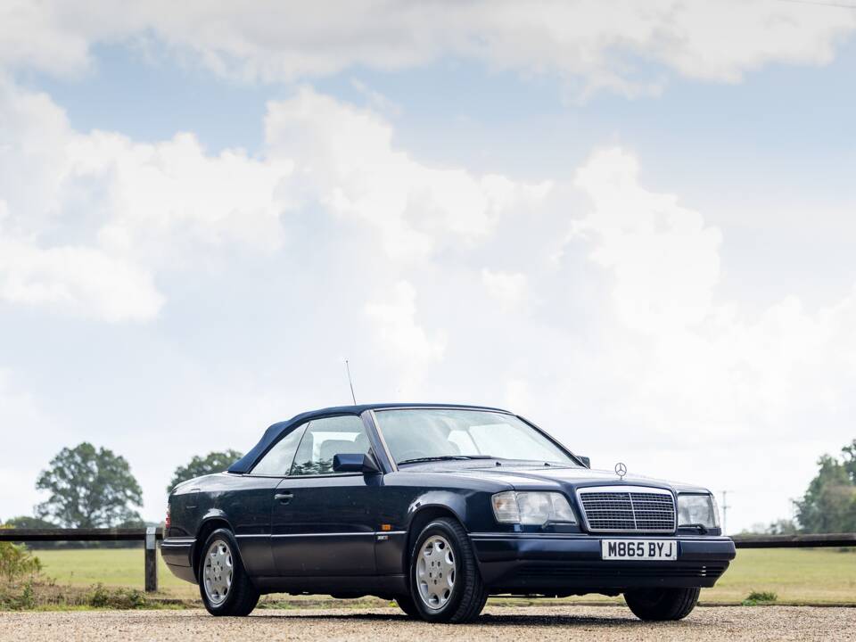 Bild 14/46 von Mercedes-Benz E 320 (1994)