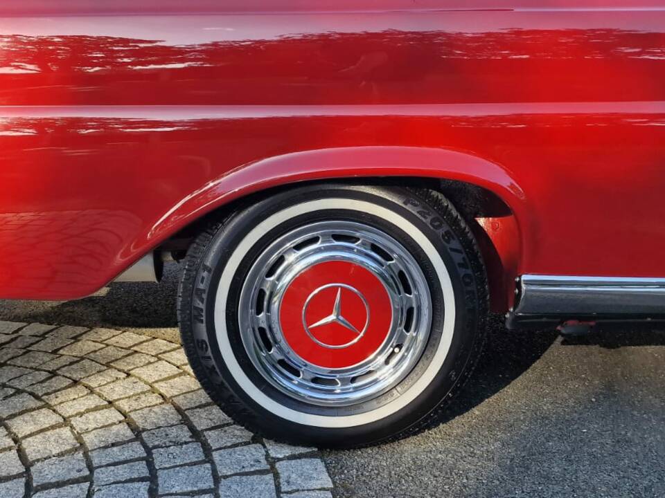 Image 27/44 of Mercedes-Benz 220 SE b (1962)
