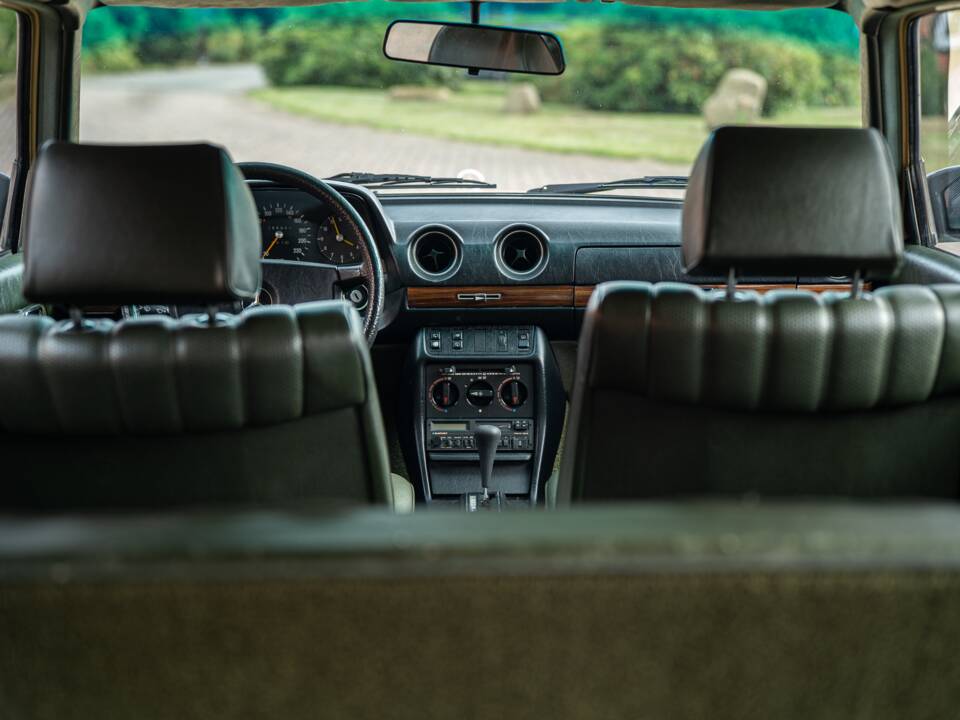 Image 28/53 de Mercedes-Benz 200 T (1982)