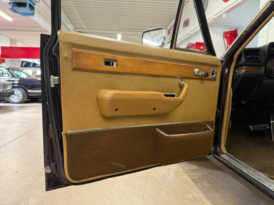 Immagine 6/19 di Opel Diplomat V8 5,4 (1976)