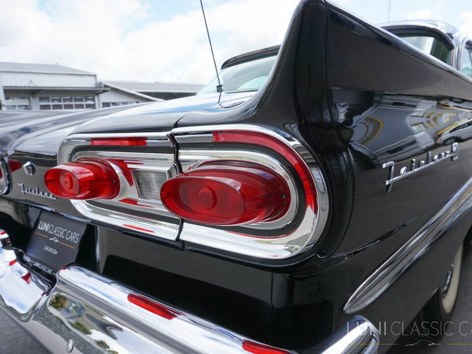 Image 28/77 of Ford Fairlane 500 Club Victoria (1958)