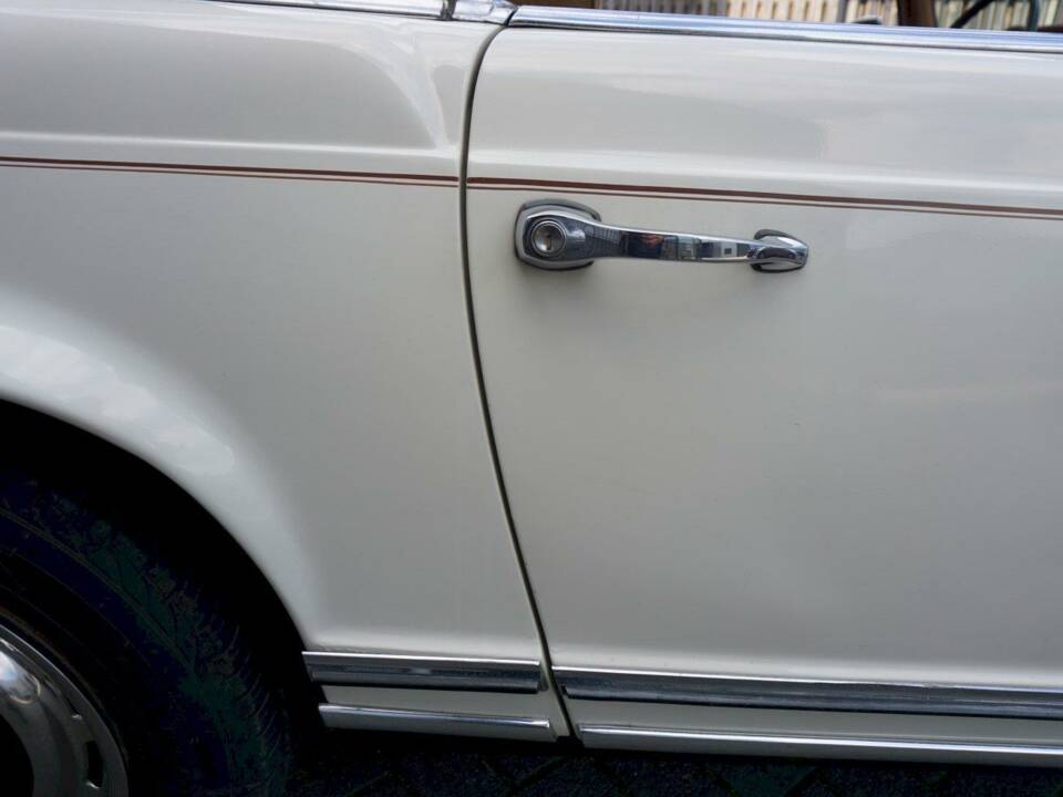 Image 17/36 of Mercedes-Benz 280 SL (1969)