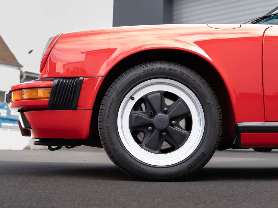 Image 8/29 of Porsche 911 Carrera 3.2 (1989)