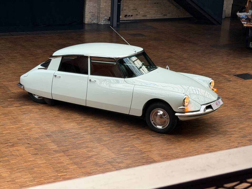 Immagine 7/43 di Citroën ID 19 (1958)