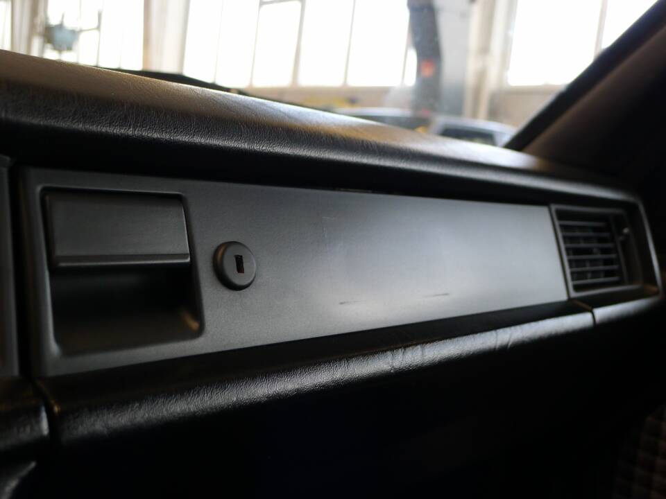 Image 7/49 of Mercedes-Benz 190 E 2.3-16 (1984)