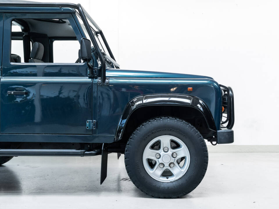 Image 28/43 of Land Rover Defender 90 &quot;50th Anniversary&quot; (1998)