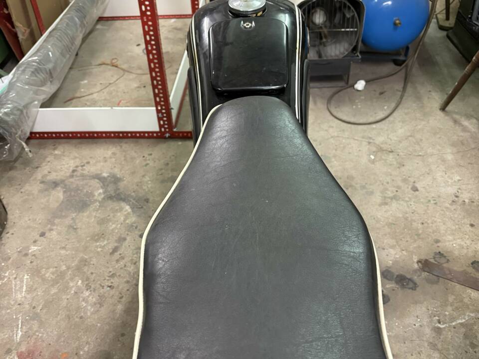 Image 4/8 of BMW DUMMY (1957)