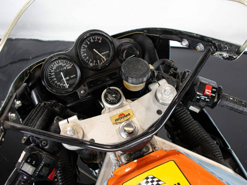 Immagine 37/48 di Yamaha FZR 1000 Genesis (1987)