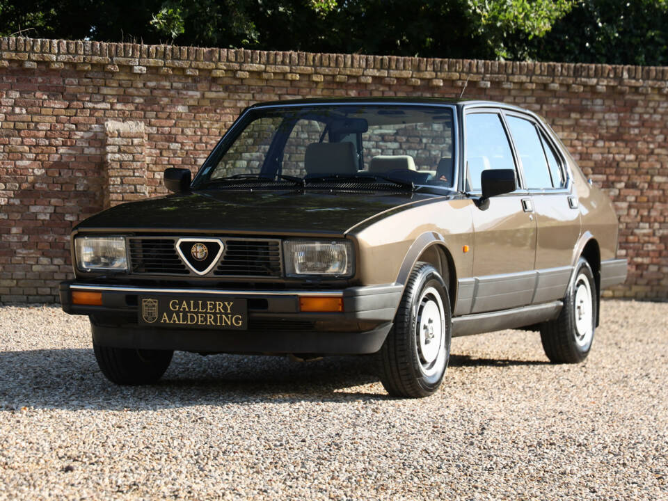 Immagine 17/50 di Alfa Romeo Alfetta 2.0 (1984)