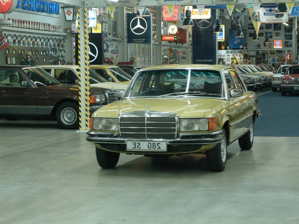 Image 18/50 de Mercedes-Benz 280 SE (1975)