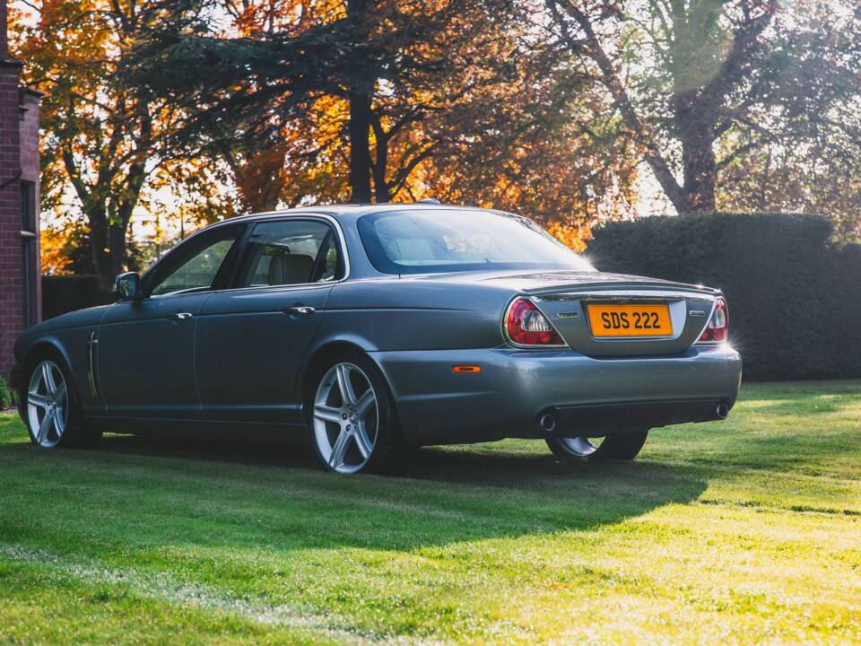 Image 3/8 of Jaguar XJ 8 4.2 (2007)