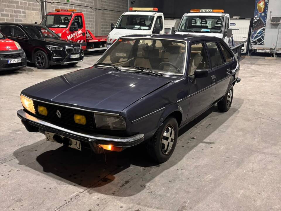 Image 1/4 of Renault R 20 Diesel (1982)