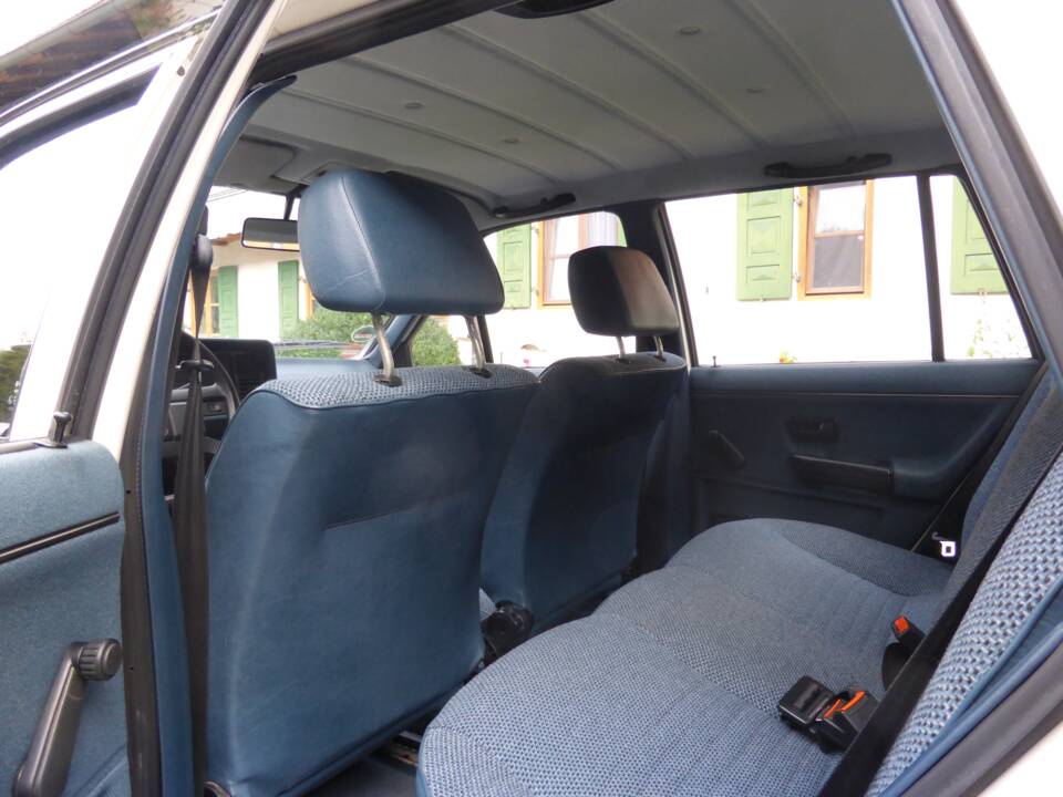 Immagine 15/25 di Volkswagen Passat 1.6 (1988)