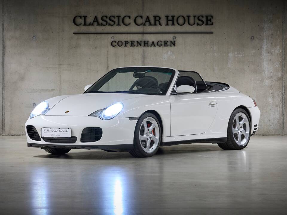 Imagen 2/98 de Porsche 911 Carrera 4S (2004)