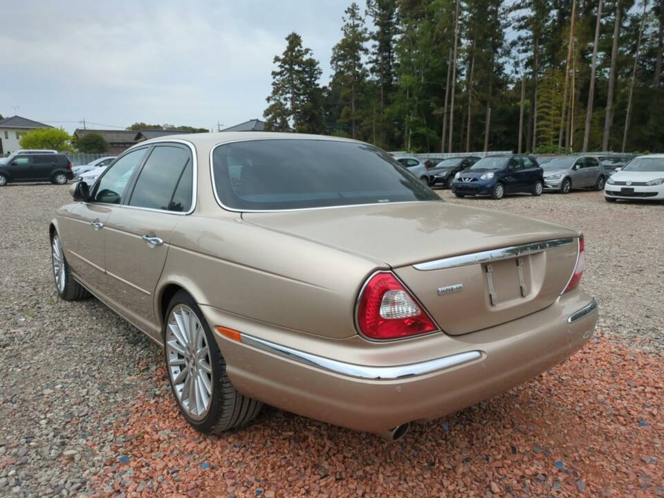 Image 4/25 de Jaguar XJ 8 4.2 (2003)