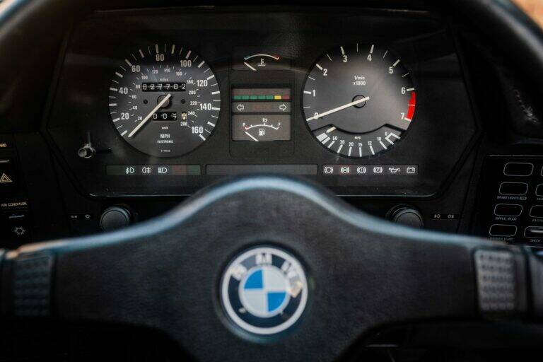 Immagine 35/61 di BMW 635 CSi (1989)